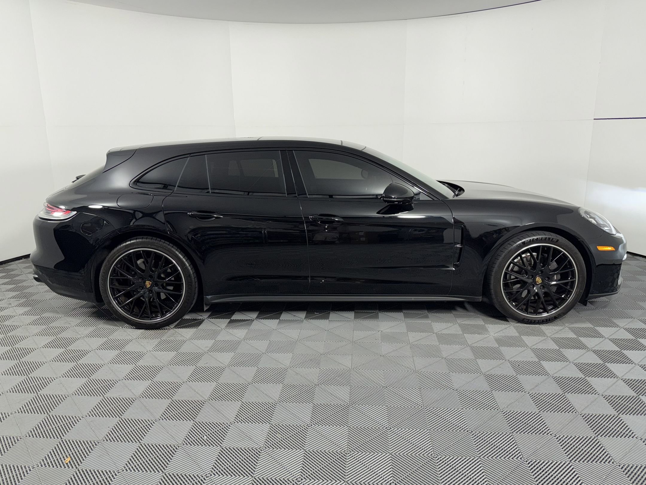 Certified 2023 Porsche Panamera 4 AWD/4WD image 8