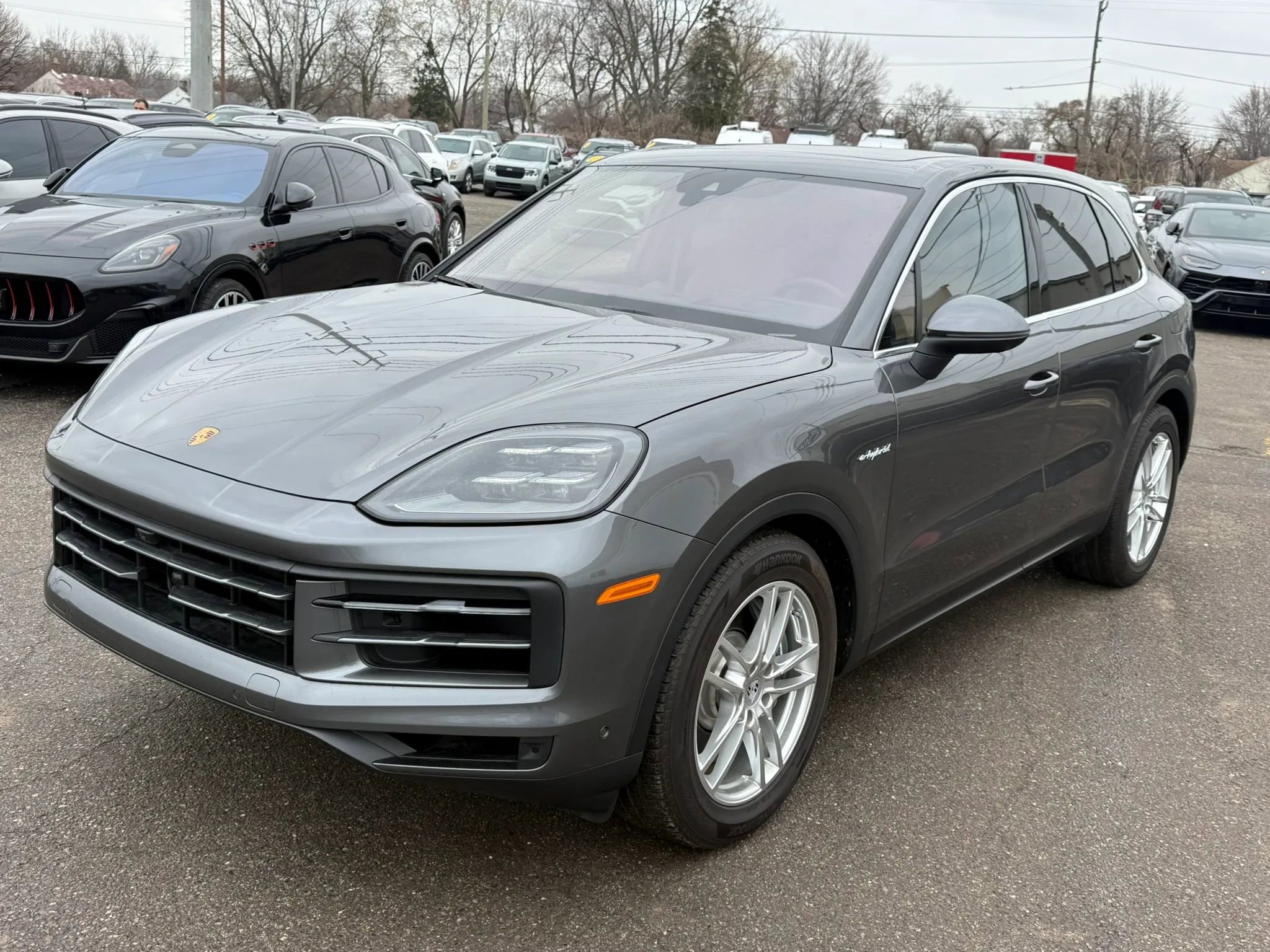 Used 2025 Porsche Cayenne E-Hybrid Sport Utility 4D w/ Premium Package Plus image 2