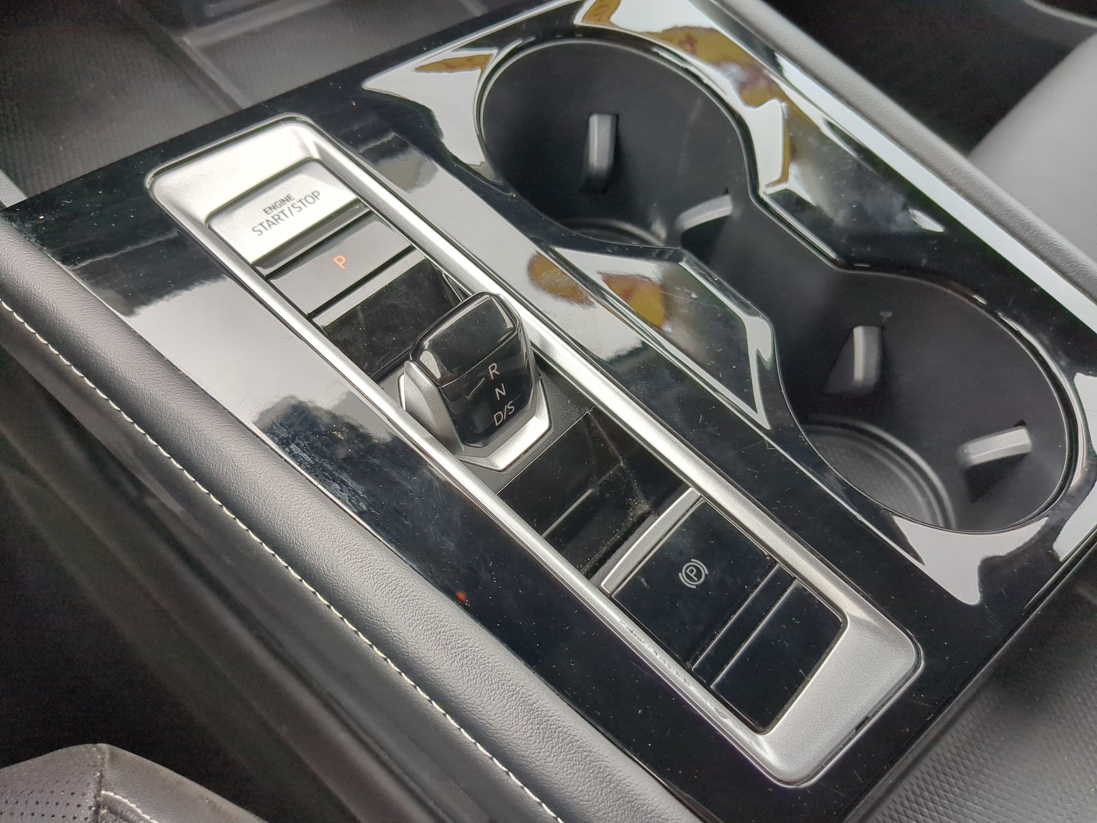 Used 2024 Volkswagen Atlas SE image 25