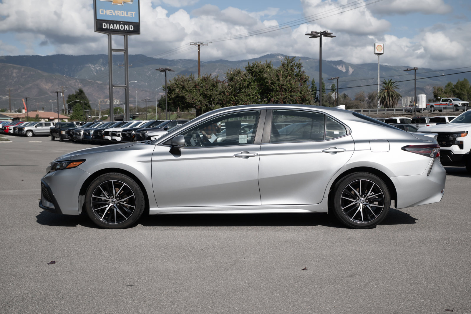 Used 2023 Toyota Camry SE image 7