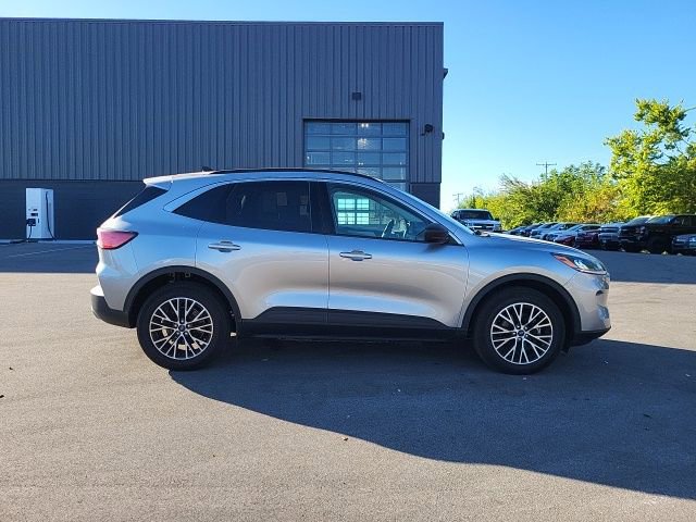 Used 2022 Ford Escape SE w/ Convenience Package image 2