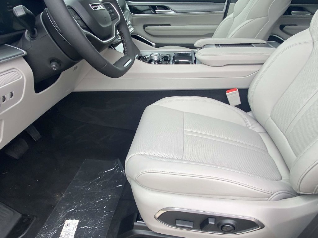 New 2026 Jeep Grand Wagoneer Limited AWD/4WD image 11
