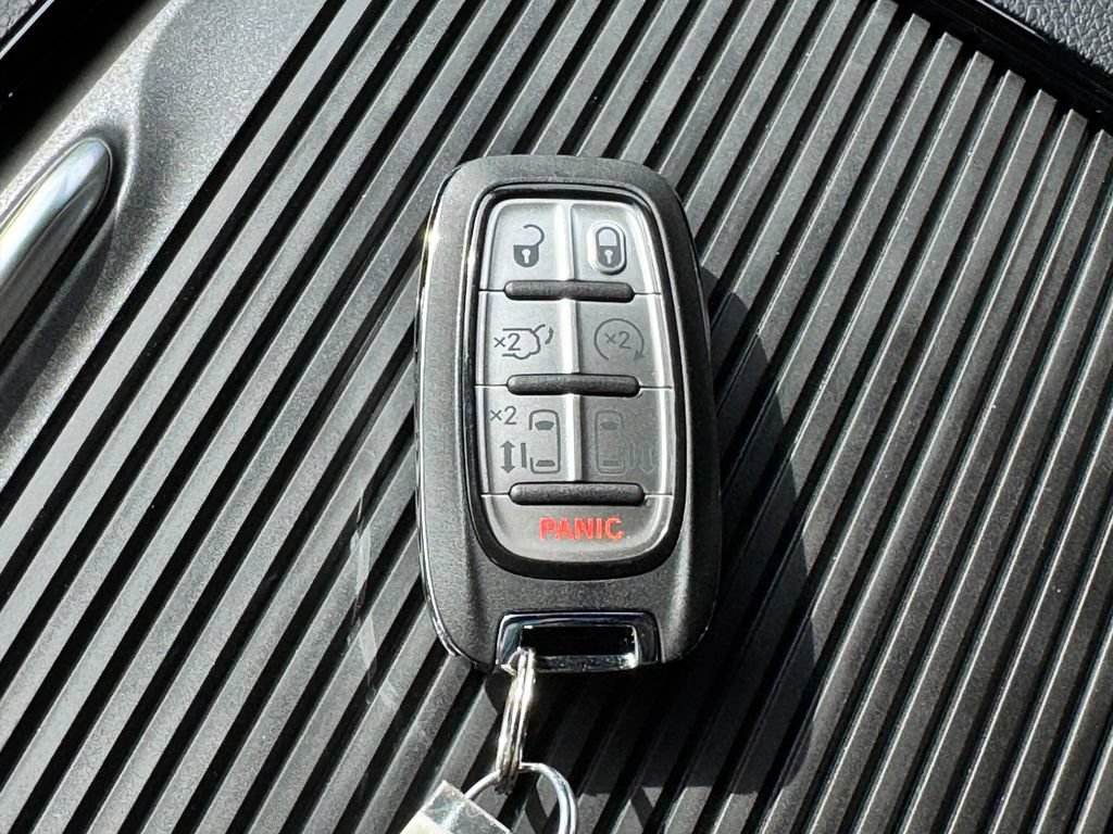 New 2026 Chrysler Pacifica Limited FWD image 30