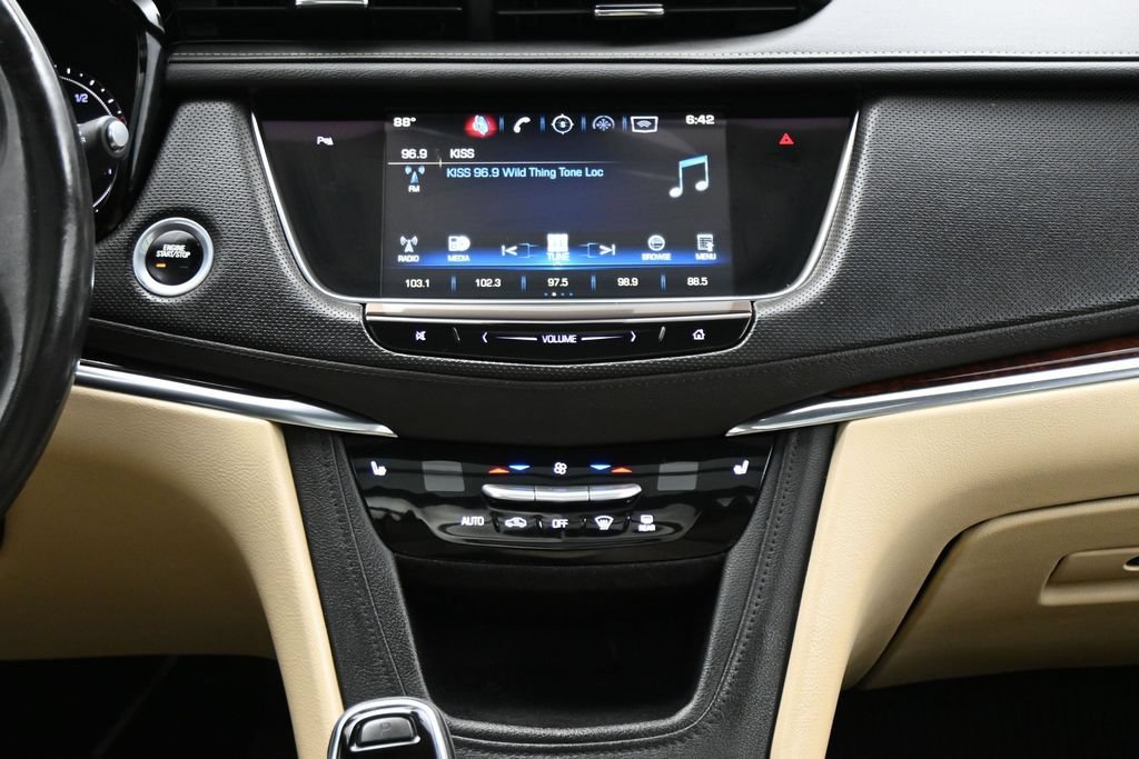 Used 2017 Cadillac XT5 Luxury w/ Driver Awareness Package FWD image 19