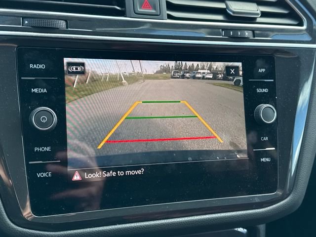 Used 2023 Volkswagen Tiguan SE w/ Panoramic Sunroof Package image 26