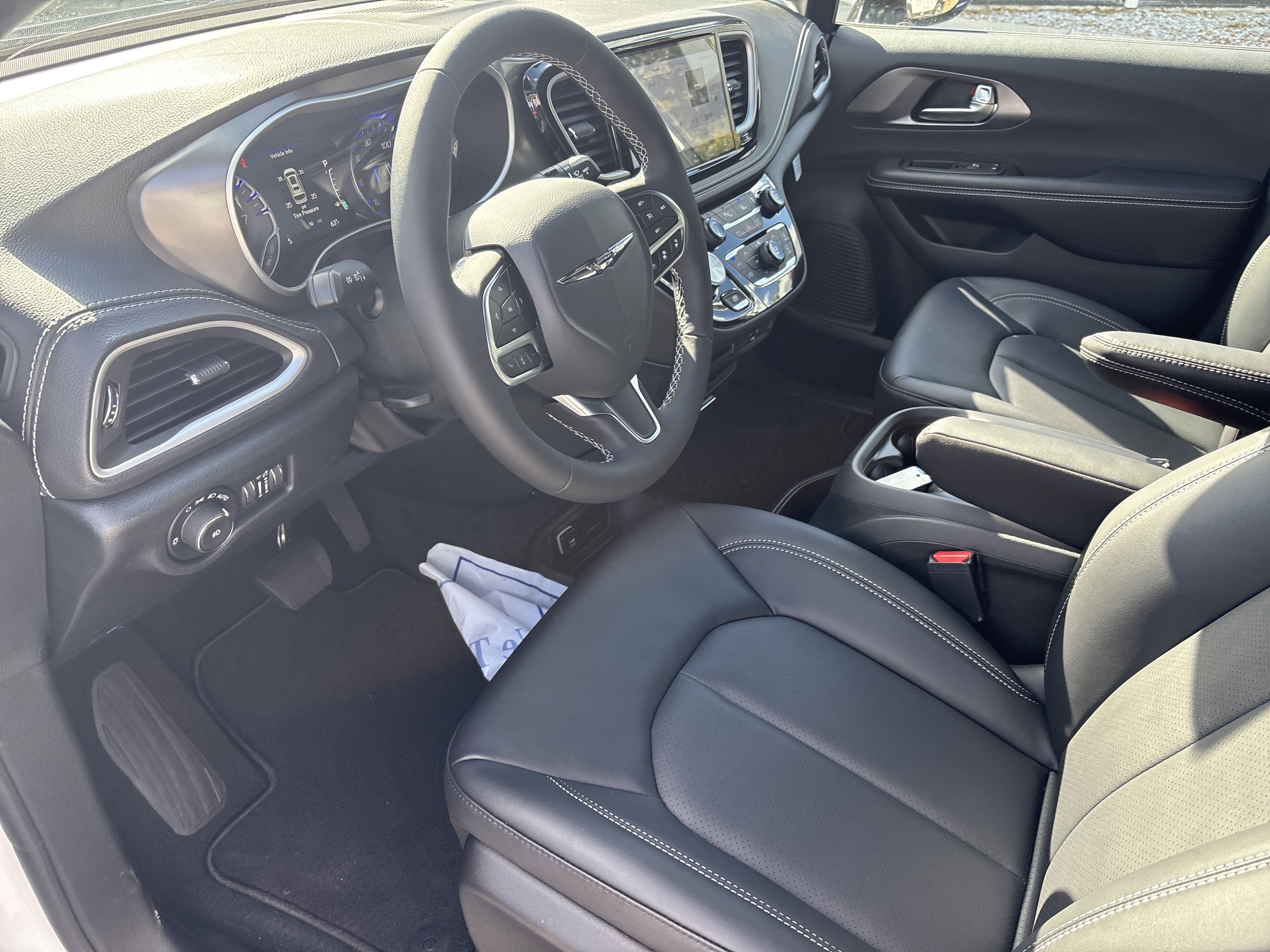 New 2026 Chrysler Pacifica Select image 10