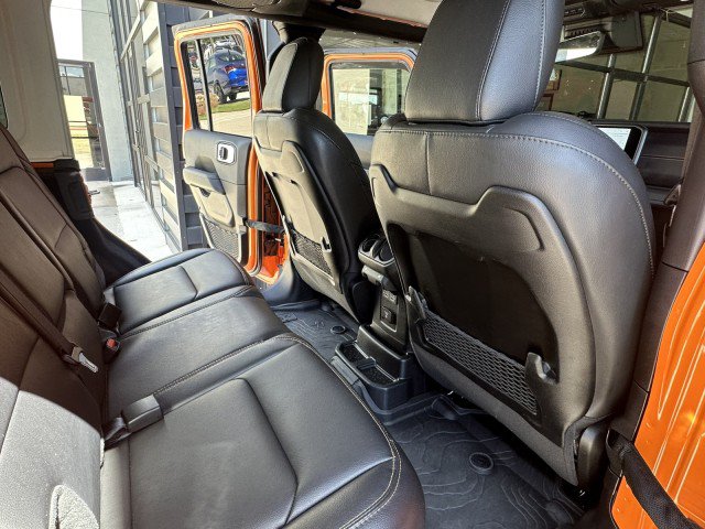 Used 2025 Jeep Wrangler Unlimited Sahara AWD/4WD image 17