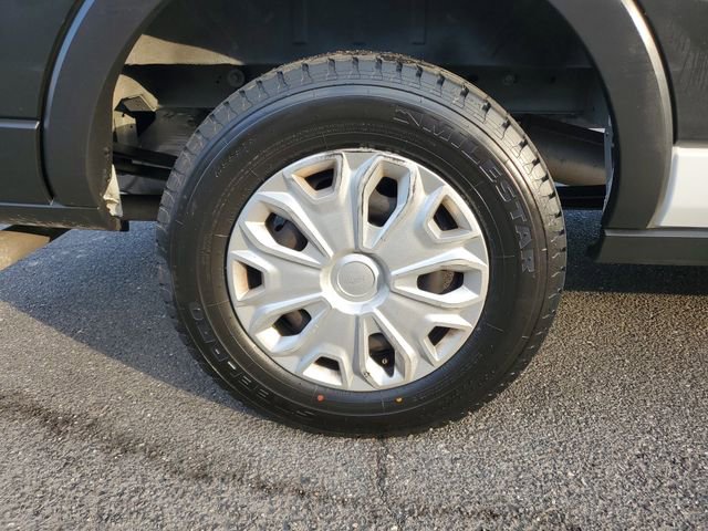 Used 2023 Ford Transit 350 XLT image 5