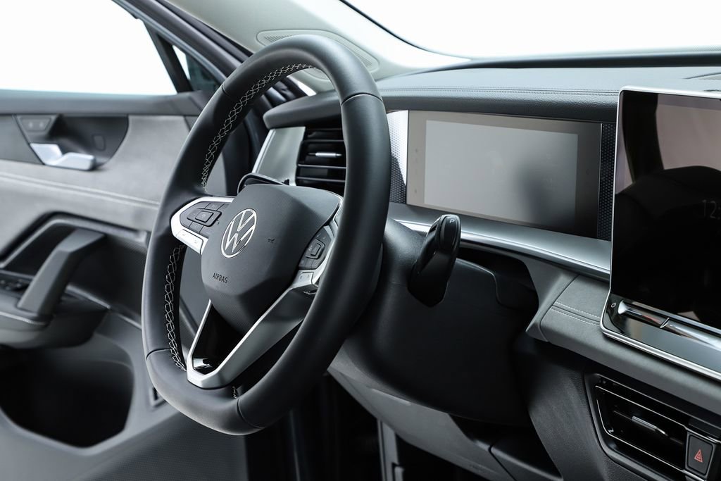 New 2026 Volkswagen Tiguan SE image 35