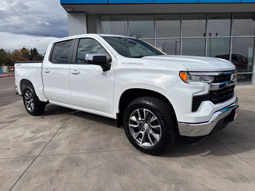 Used 2024 Chevrolet Silverado 1500 LT AWD/4WD image 7