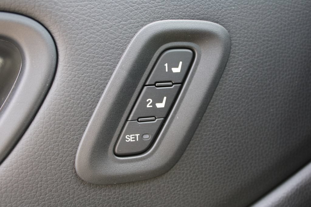 Certified 2025 Honda Pilot Touring image 32