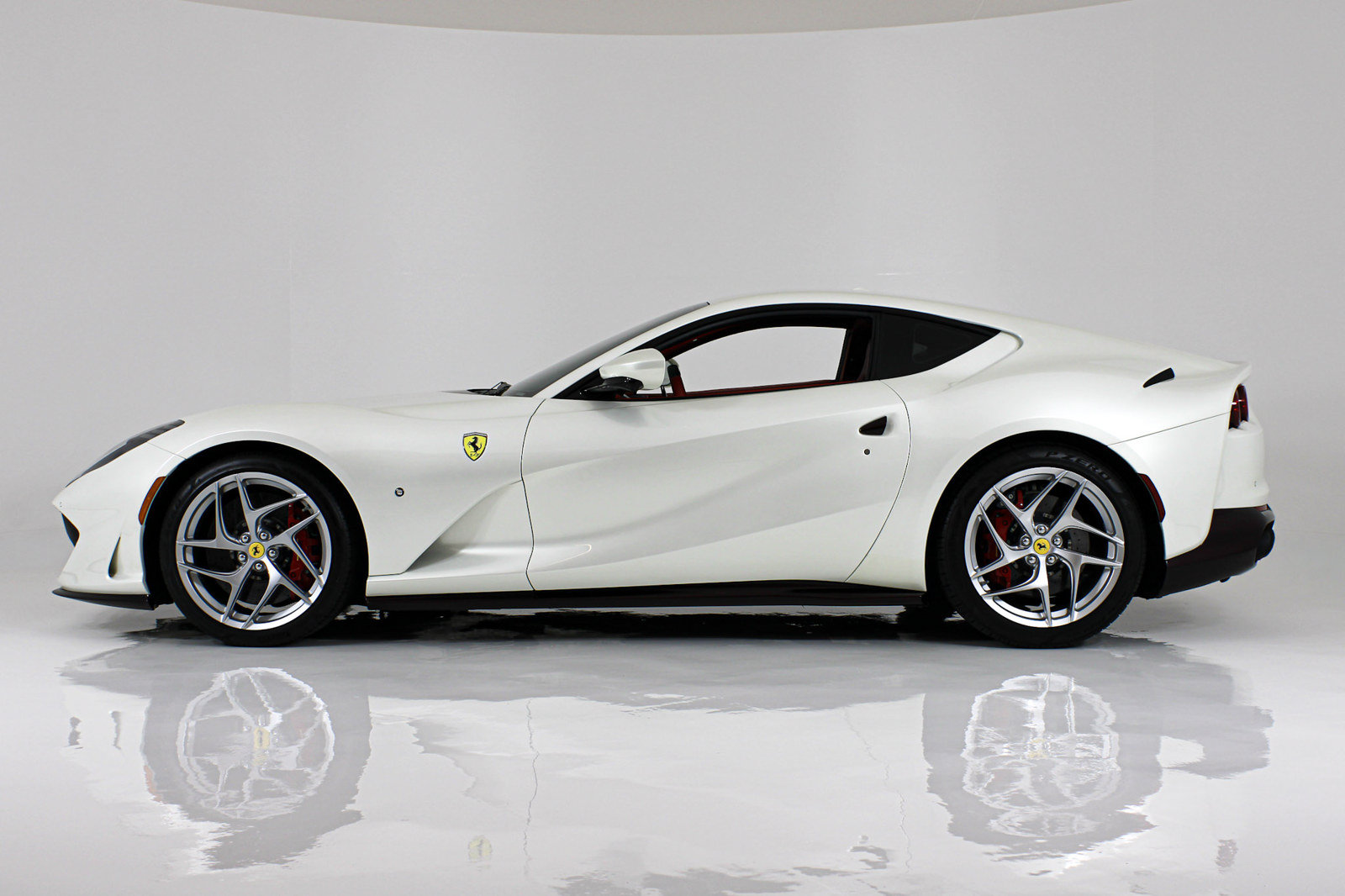 Certified 2020 Ferrari 812 Superfast RWD image 3