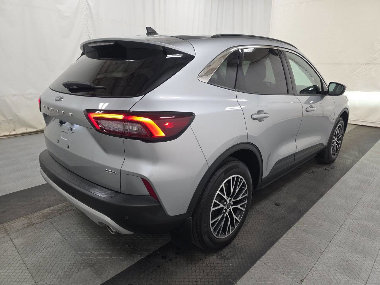 Used 2023 Ford Escape SE image 4