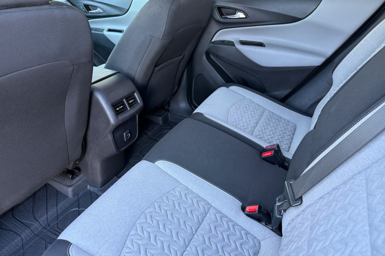 Used 2022 Chevrolet Equinox LT w/ LPO, Floor Liner Package FWD image 4