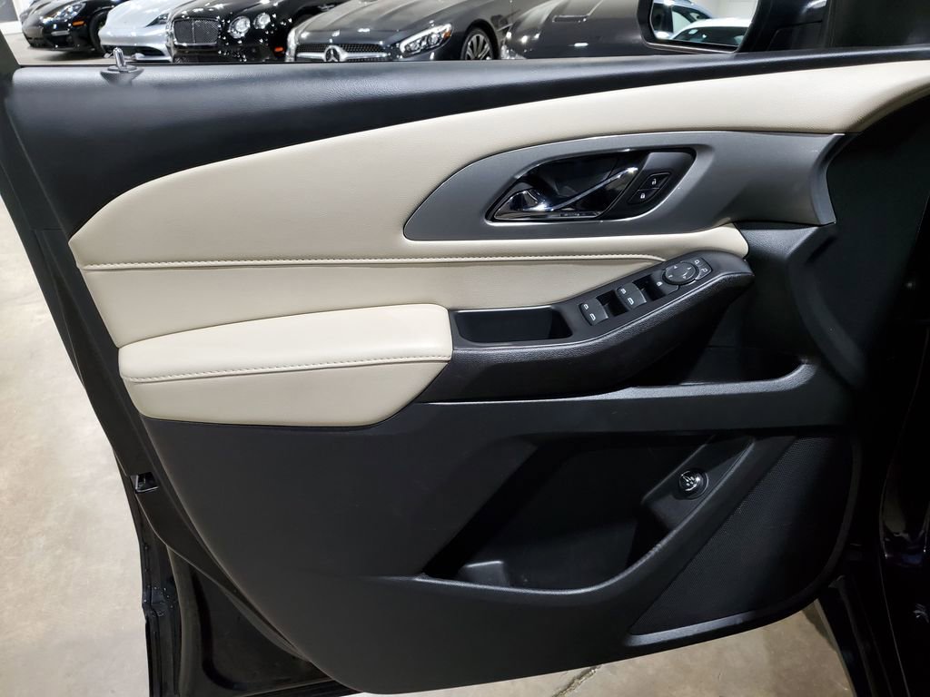 Used 2022 Chevrolet Traverse LT image 8