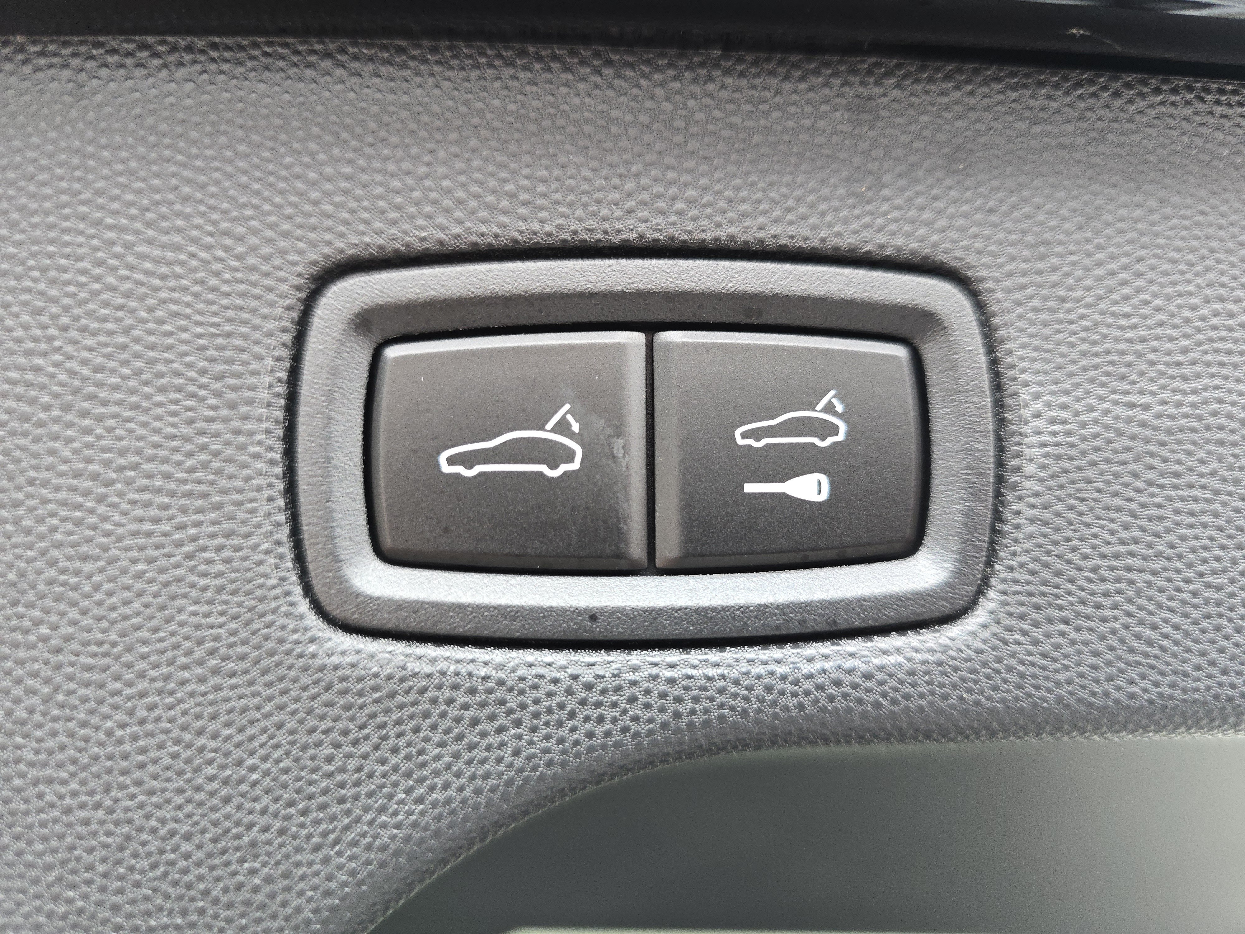 New 2026 Porsche Macan 4 Electric AWD/4WD image 16