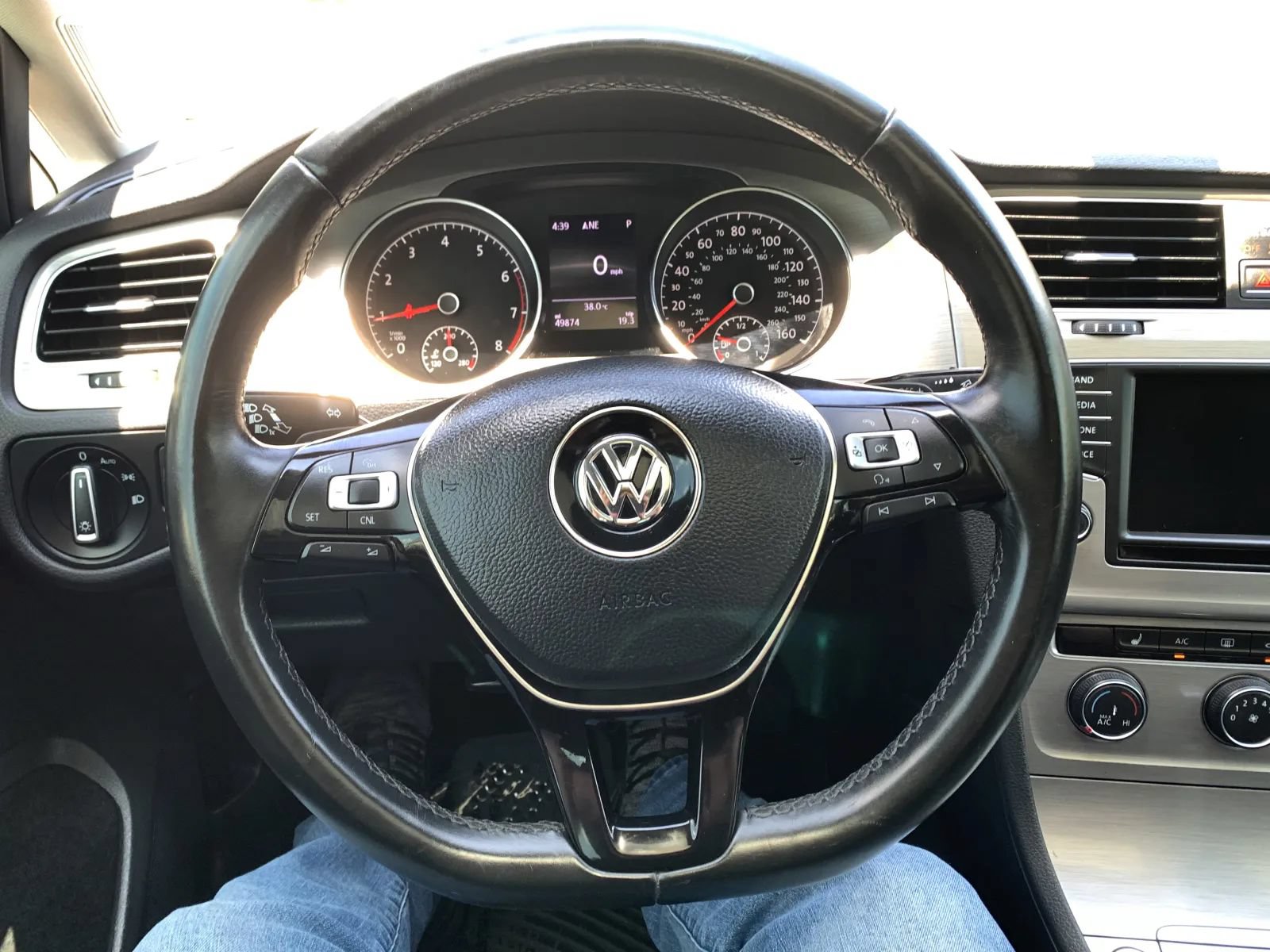 Used 2017 Volkswagen Golf 4-Door FWD image 16