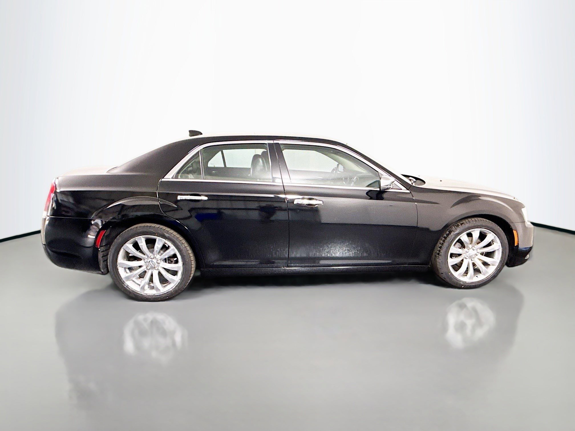Used 2019 Chrysler 300 Limited image 11