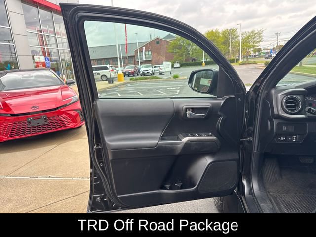 Used 2022 Toyota Tacoma TRD Off-Road w/ Technology Package AWD/4WD image 12