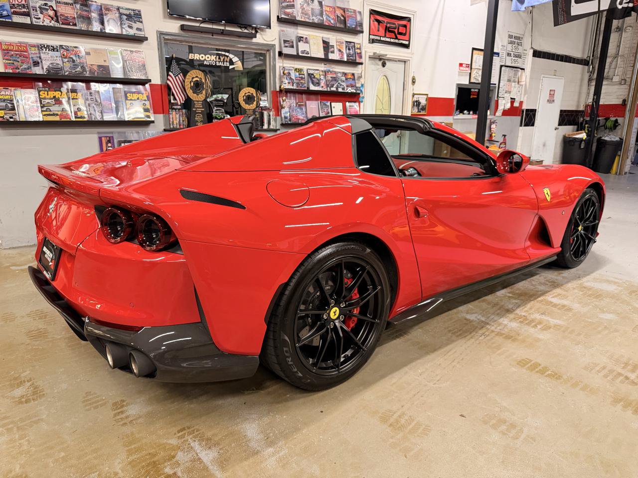 Used 2023 Ferrari 812 GTS RWD image 5