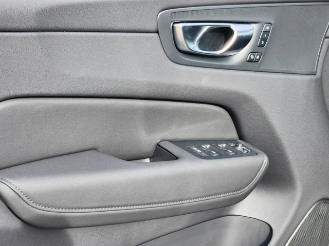 New 2026 Volvo XC60 B5 Plus w/ Climate Package AWD/4WD image 9