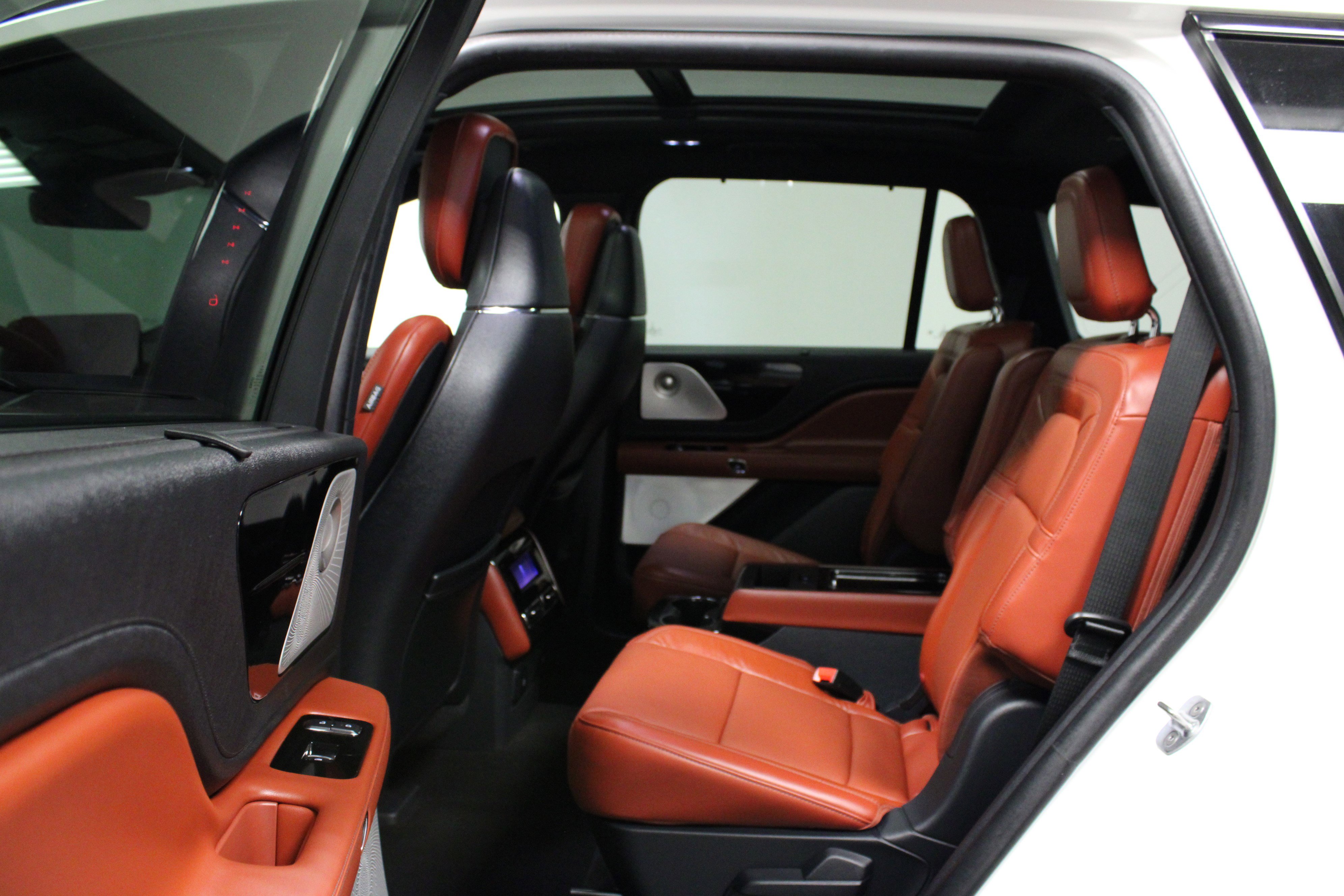 Used 2025 Lincoln Aviator Reserve w/ Luxury Package image 13