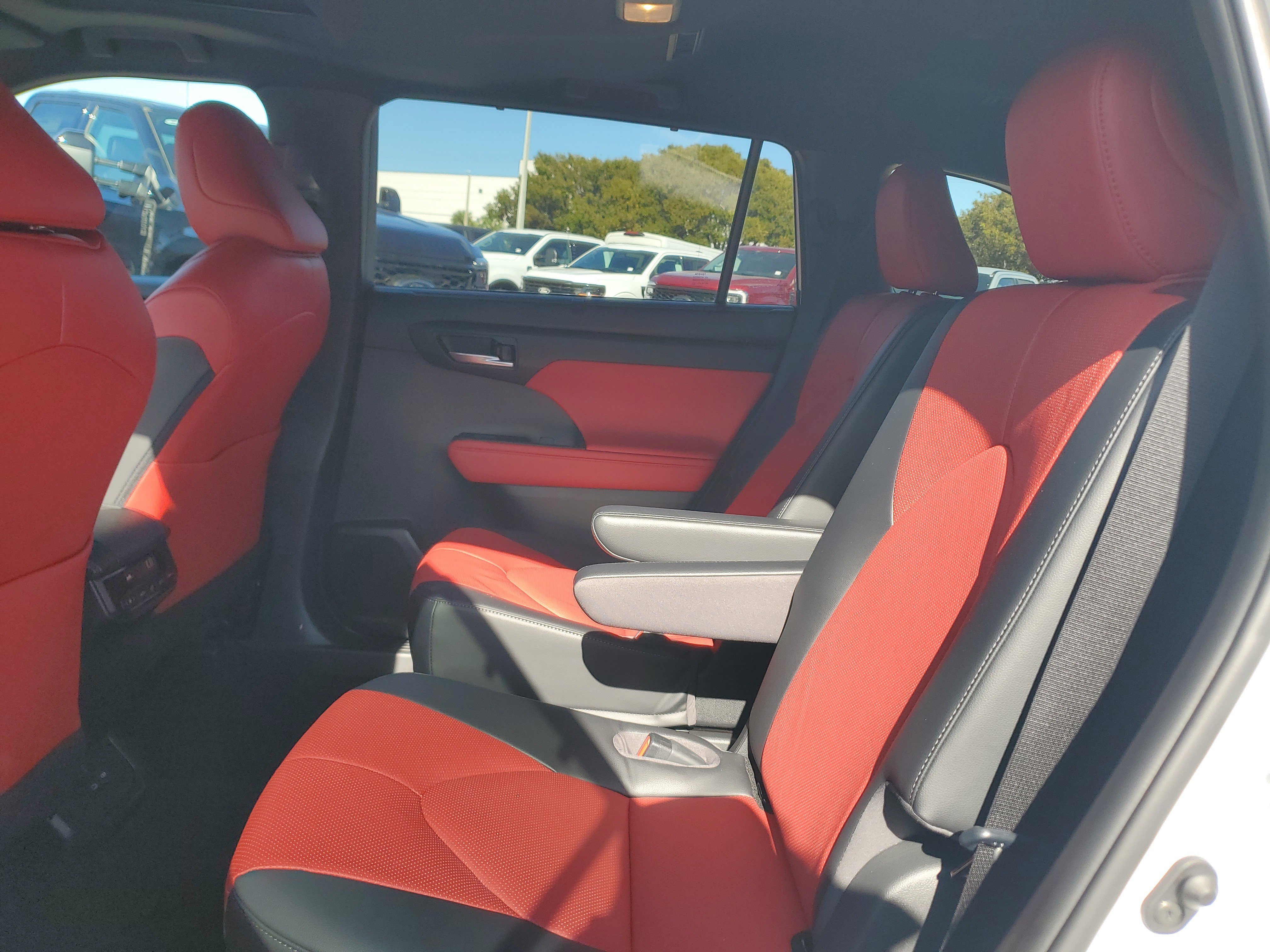 Used 2023 Toyota Highlander XSE image 13