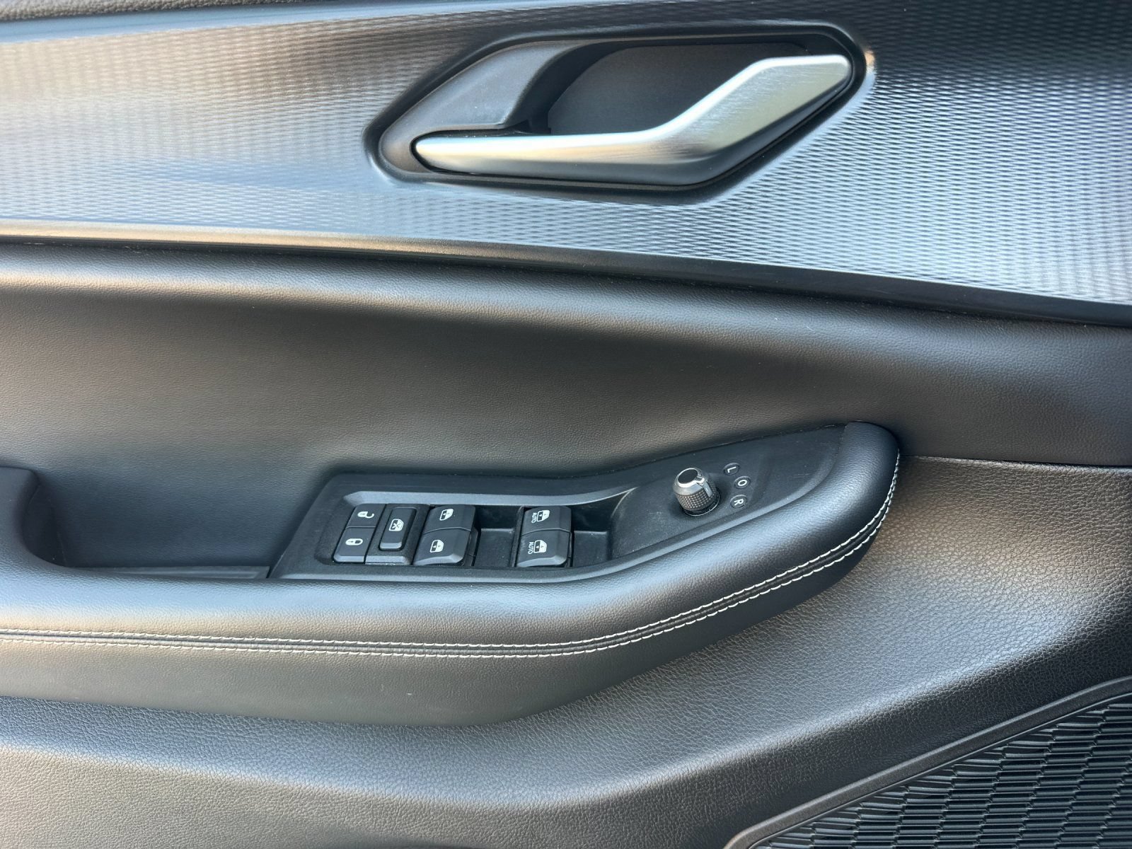 Used 2023 Jeep Grand Cherokee Altitude RWD image 11