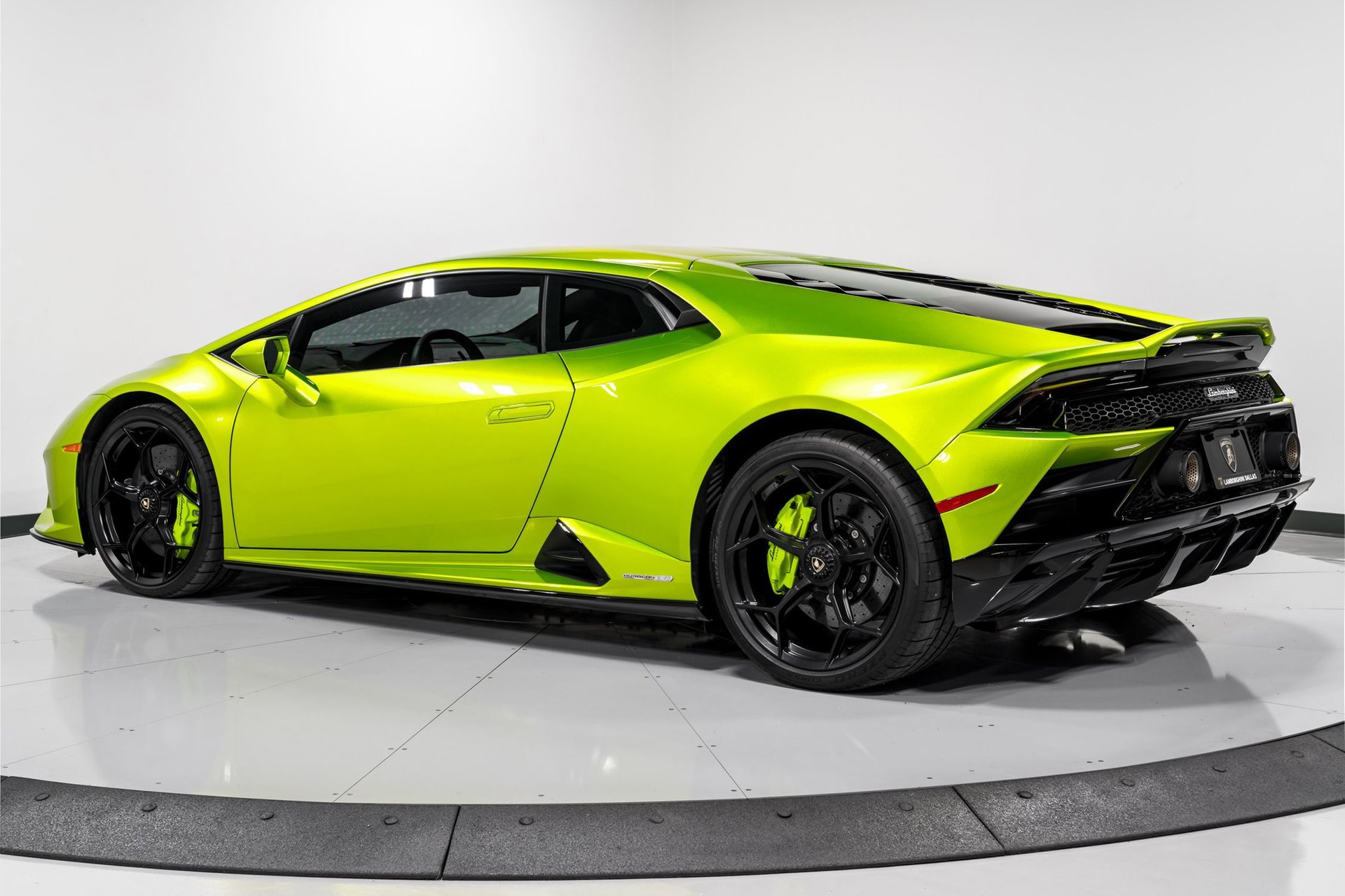 Used 2023 Lamborghini Huracan EVO image 5