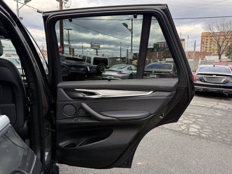 Used 2017 BMW X5 xDrive40e image 16