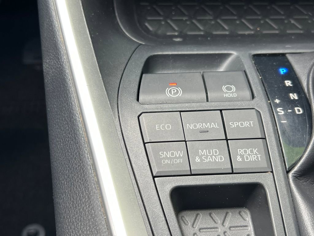 Used 2019 Toyota RAV4 XLE Premium w/ Cold Weather Package AWD/4WD image 33