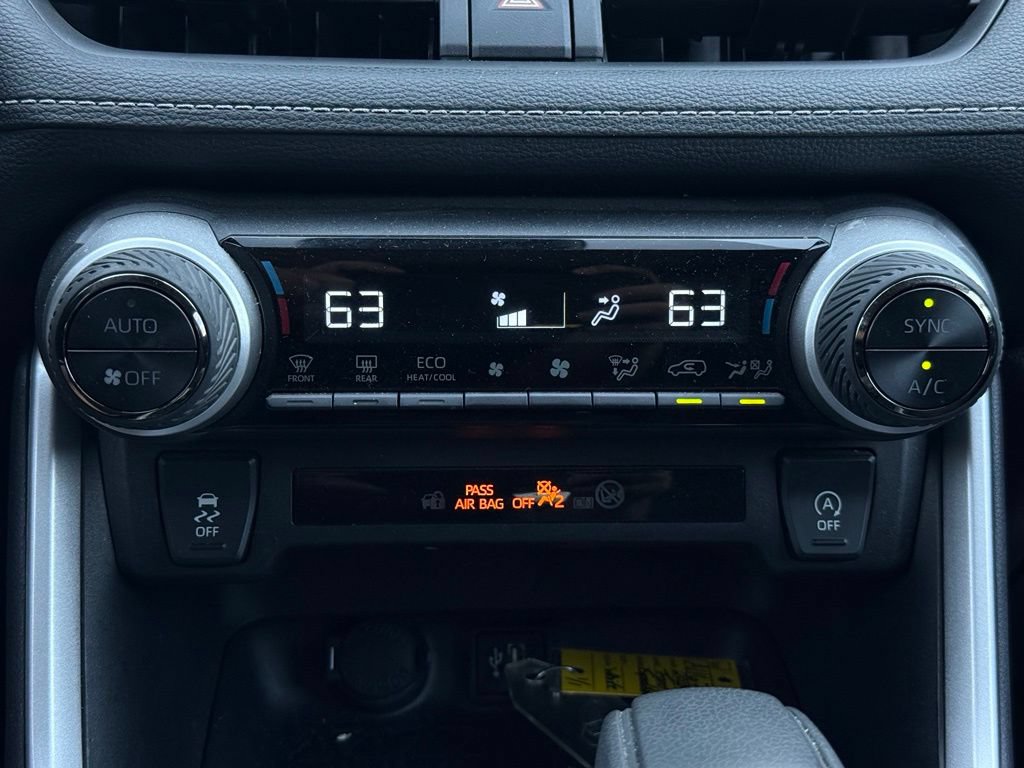 Used 2025 Toyota RAV4 XLE AWD/4WD image 24