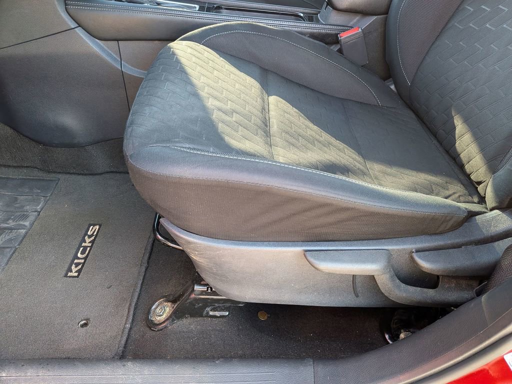 Used 2023 Nissan Kicks SV FWD image 14
