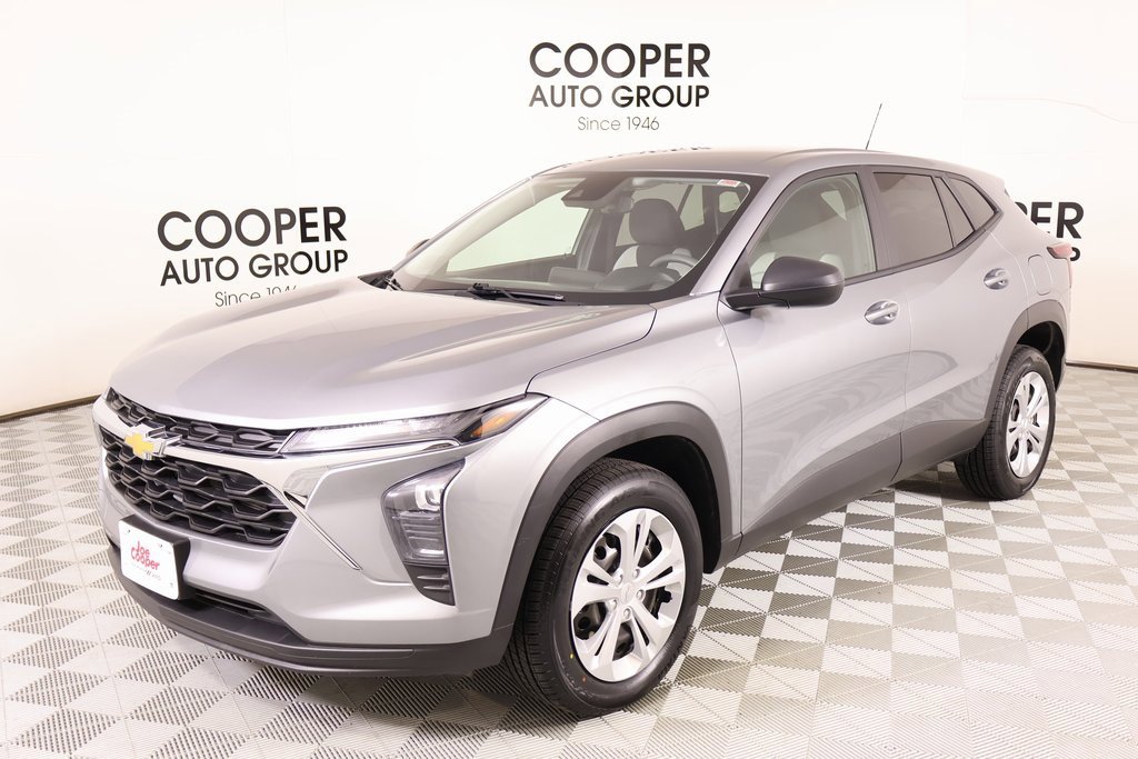 Used 2024 Chevrolet Trax LS w/ Driver Confidence Package image 9