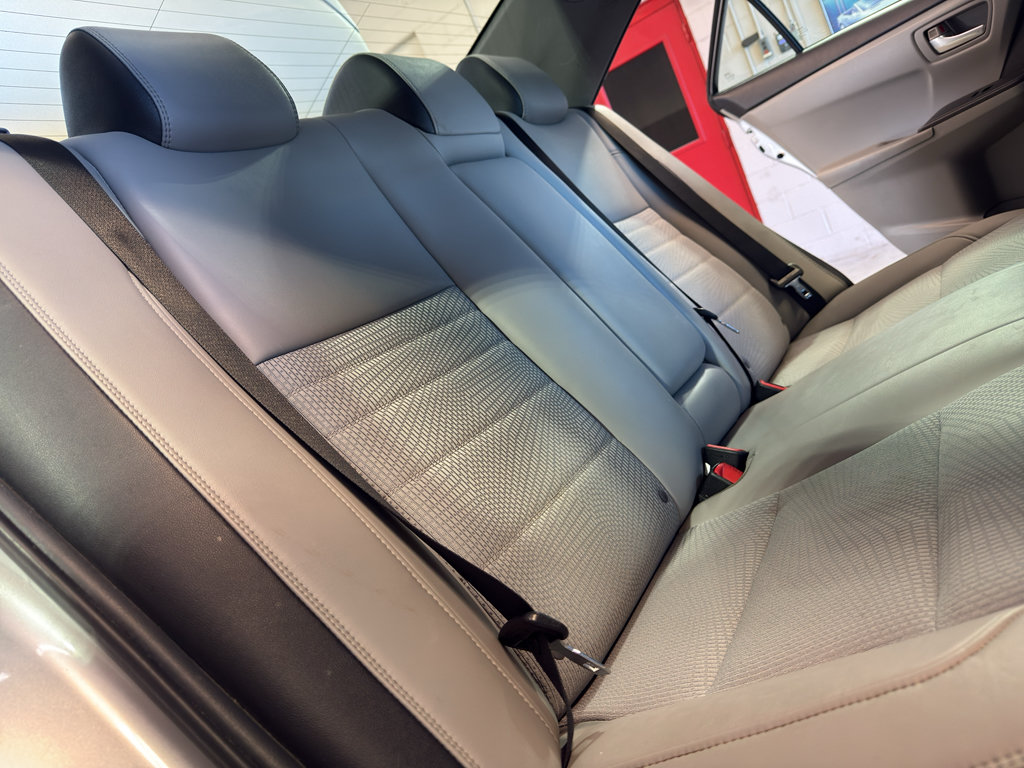 Used 2016 Toyota Camry SE FWD image 27