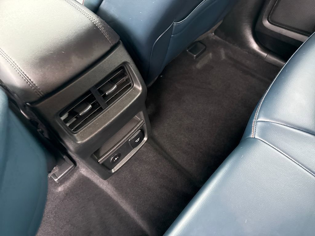 Used 2024 Ford Edge SEL w/ Sport Appearance Package image 19