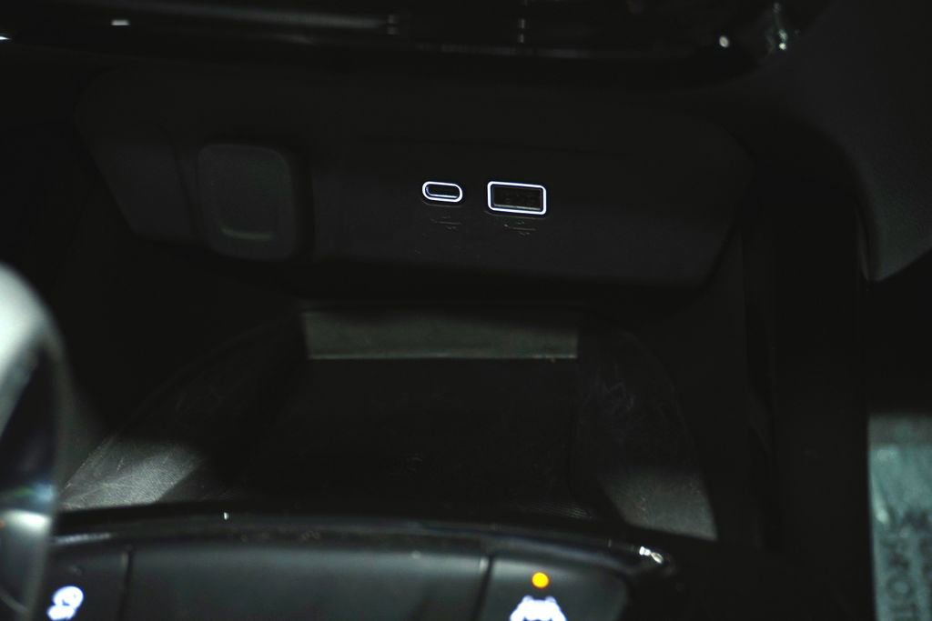 Used 2024 Chevrolet Trax LT w/ Sunroof Package FWD image 20