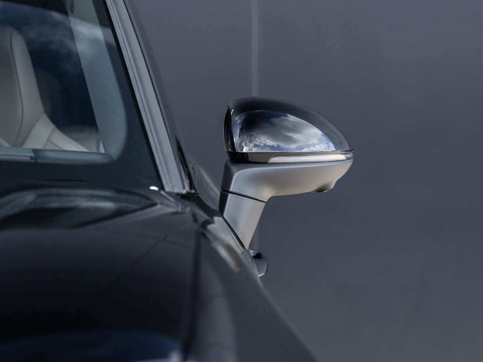 New 2026 Porsche Macan Electric RWD image 19