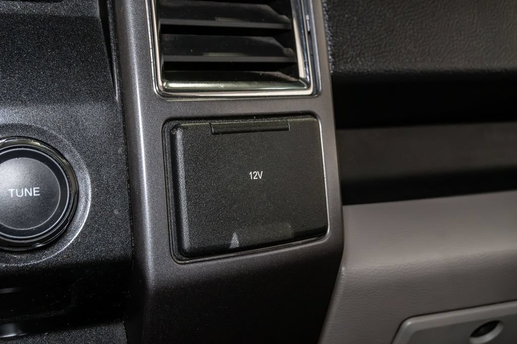 Used 2015 Ford F150 XLT AWD/4WD image 19