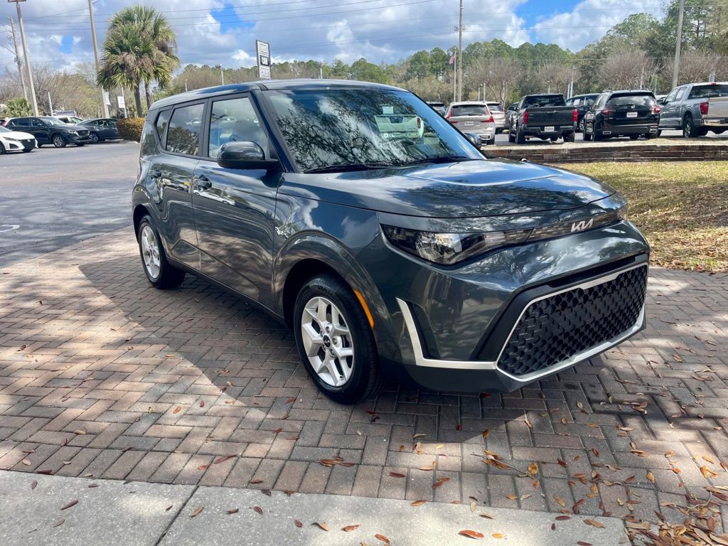Used 2025 Kia Soul LX w/ LX Technology Package image 8