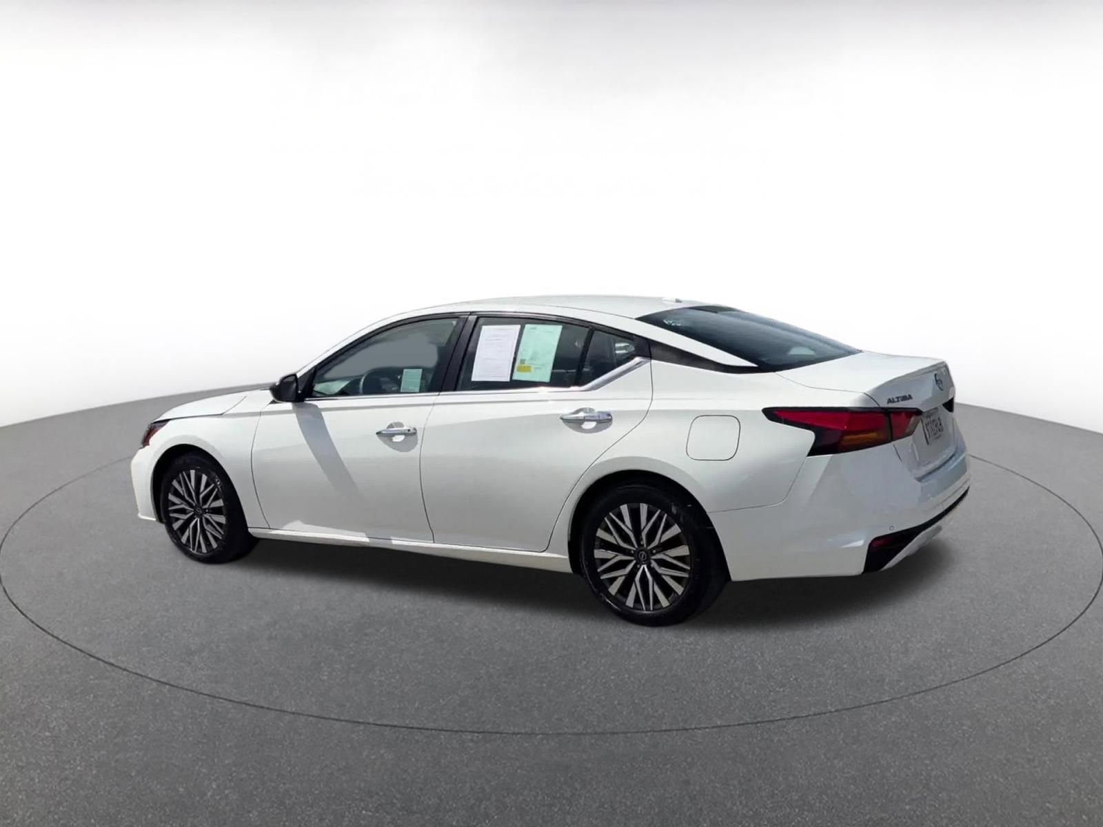 Used 2025 Nissan Altima 2.5 SV FWD image 10