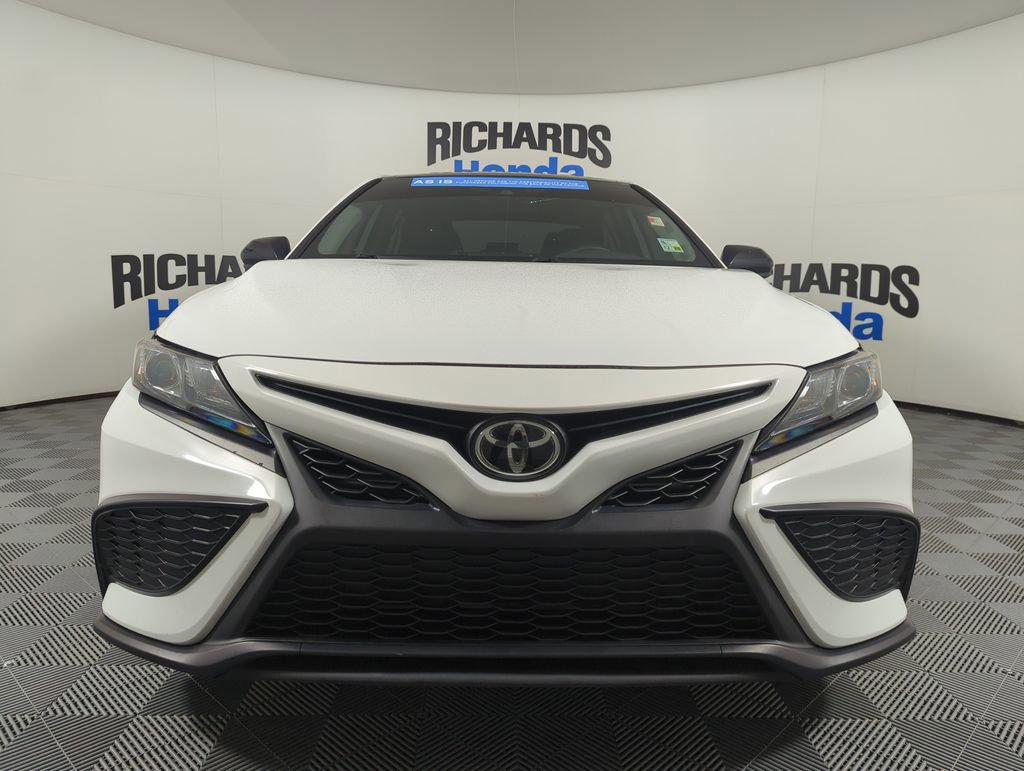 Used 2021 Toyota Camry SE FWD image 3