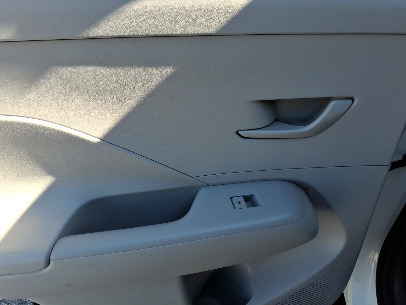 Used 2025 Hyundai Kona SEL FWD image 9