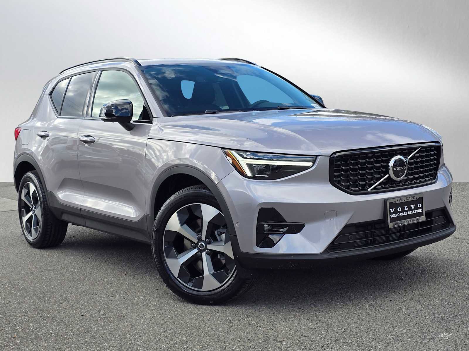 New 2026 Volvo XC40 B5 Plus w/ Protection Package Premier