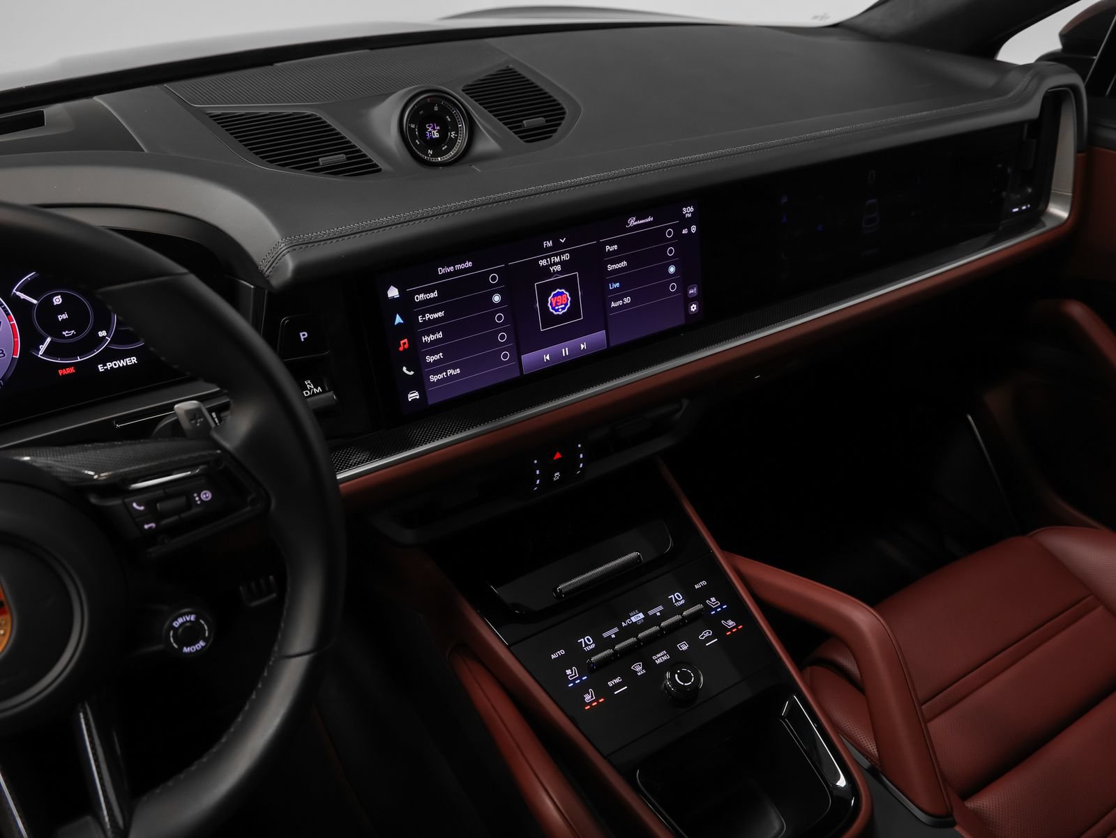 Certified 2024 Porsche Cayenne Turbo AWD/4WD image 50