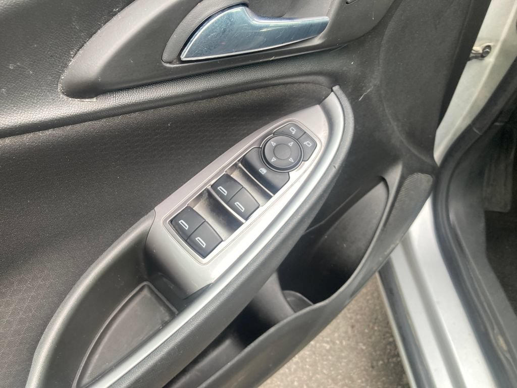 Used 2020 Chevrolet Malibu RS FWD image 14