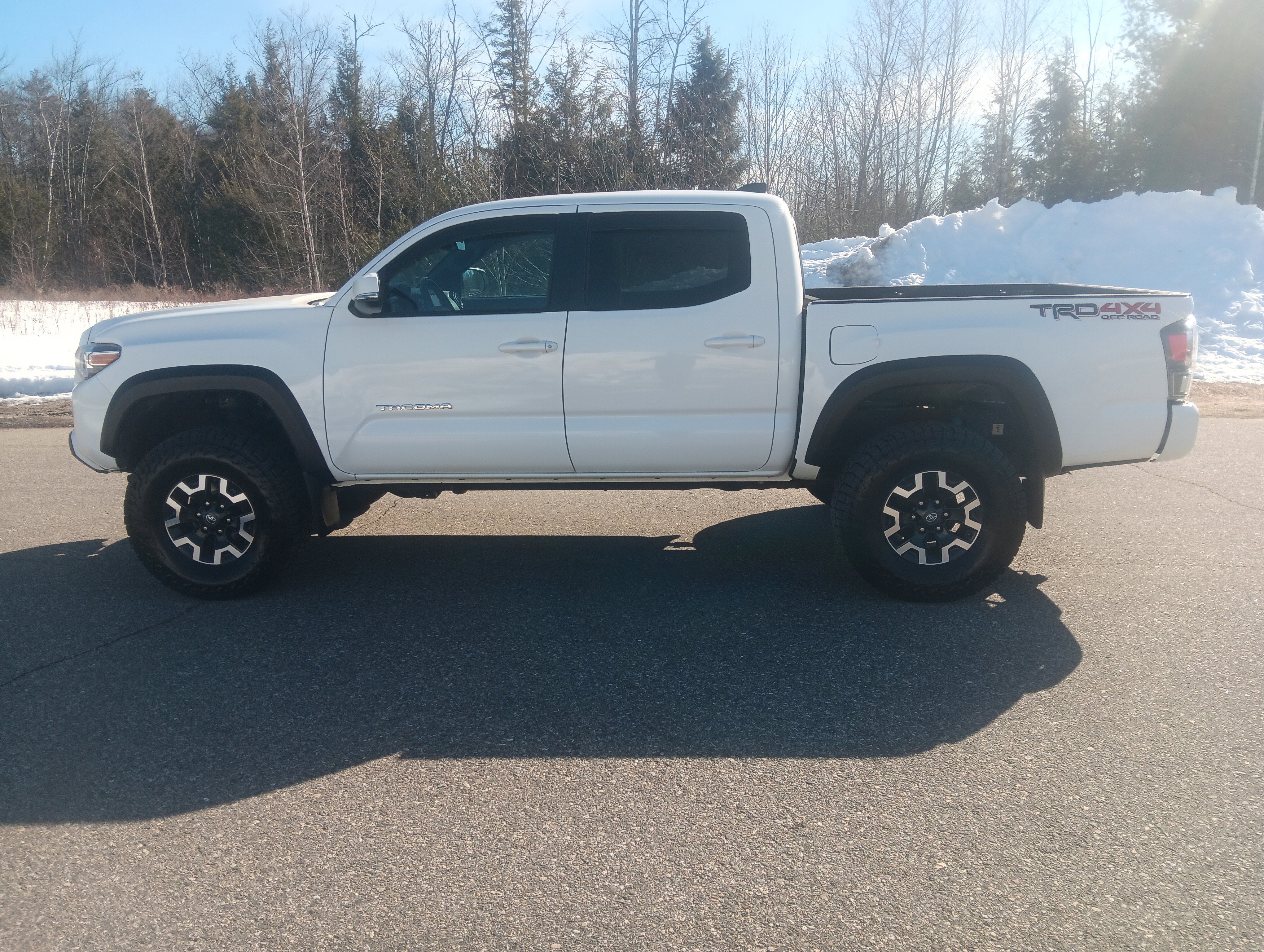 Used 2020 Toyota Tacoma TRD Off-Road w/ Technology Package image 8