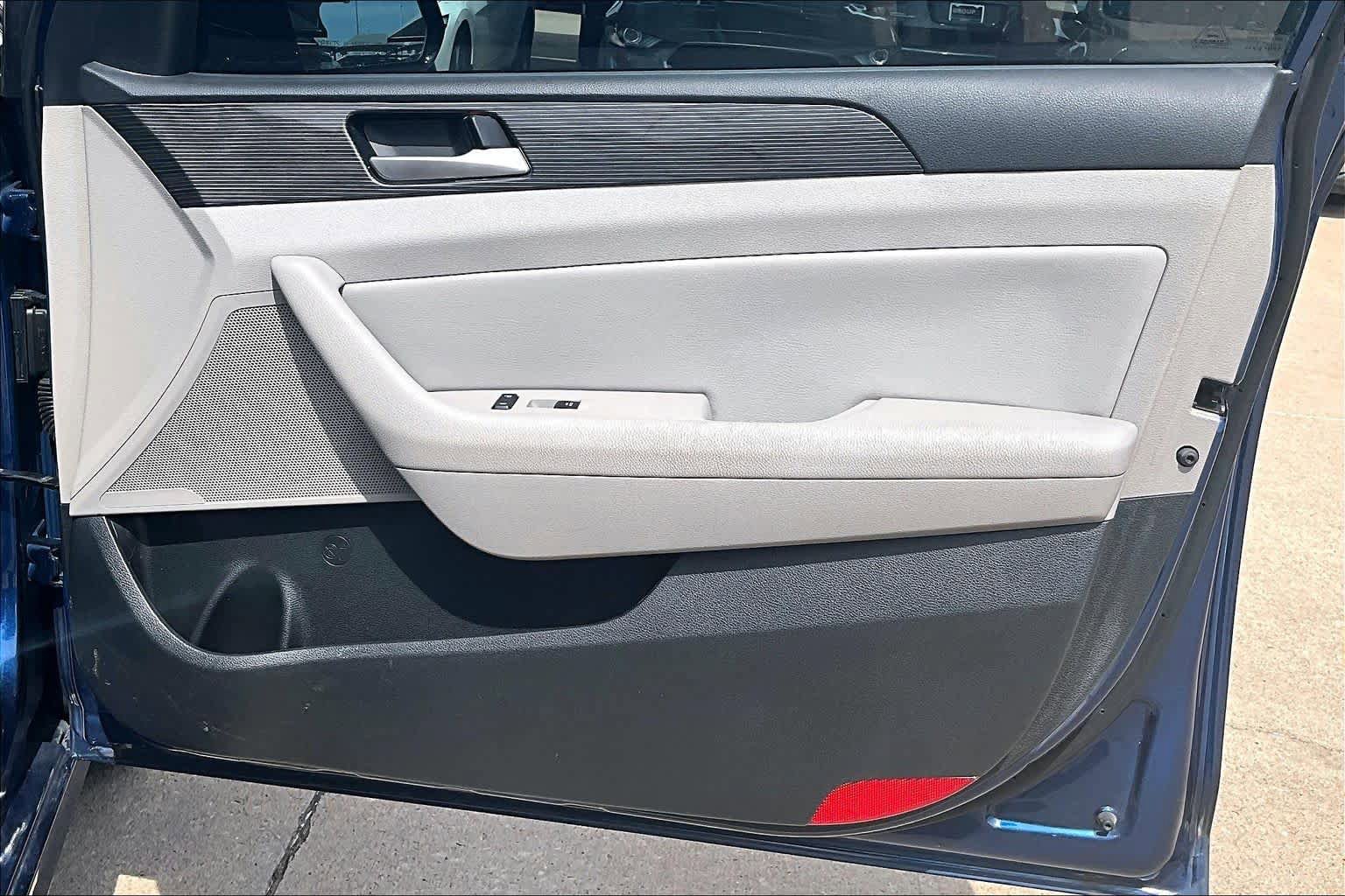 Used 2018 Hyundai Sonata Limited w/ Cargo Package FWD image 21