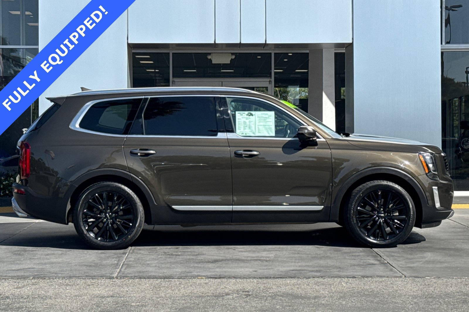 Used 2022 Kia Telluride SX w/ SX Prestige Package image 3