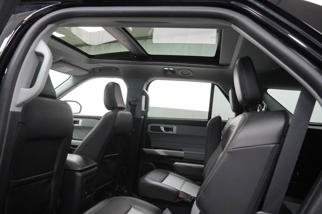 Used 2022 Ford Explorer XLT w/ Equipment Group 202A image 26